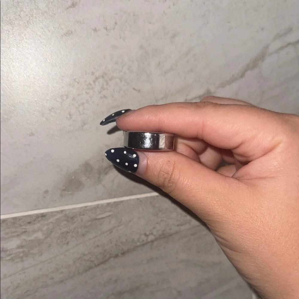 Oura Ring – Size 8 – Excellent Condition ✨
